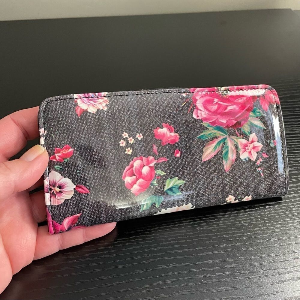 Floral Plastic Slim 12 Credit Card Inside Snap Wallet with Zip Change Pocket